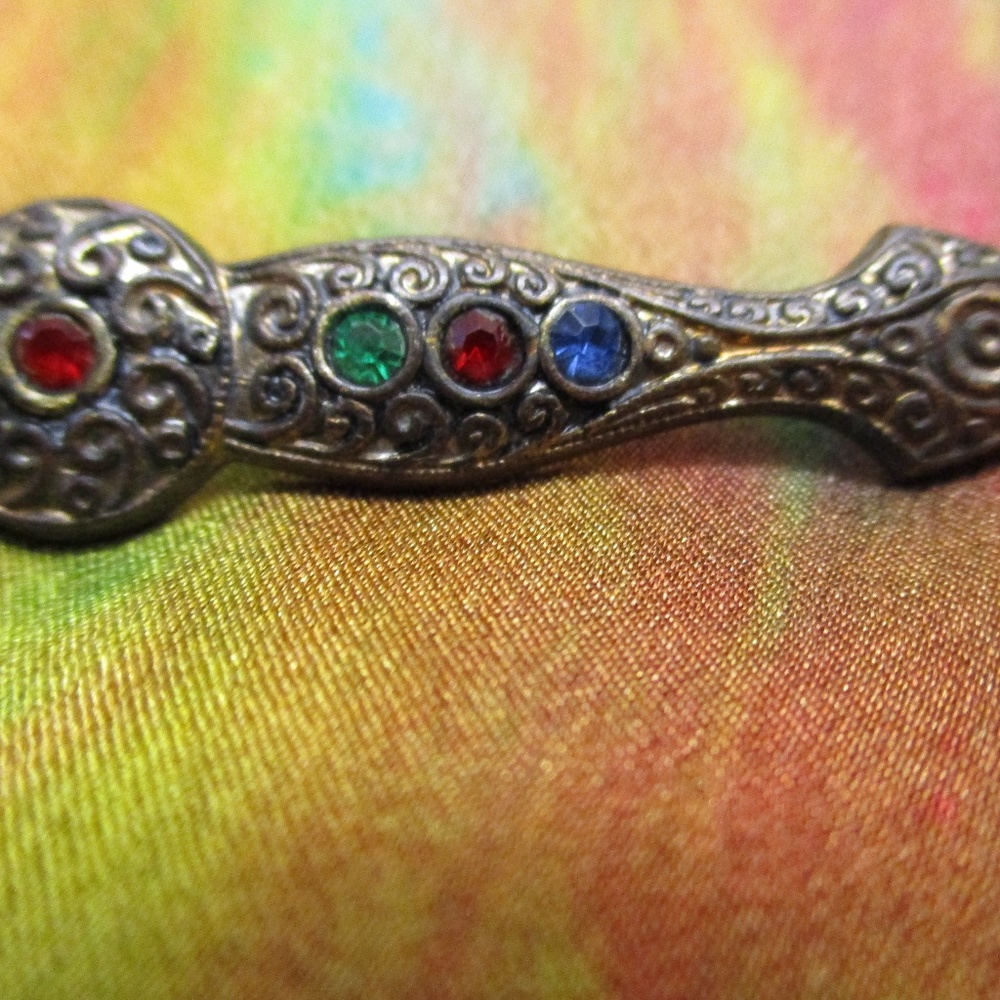 ANTIQUE Renaissance Style Rhinestone Bar Brooch - Picture 4 of 8